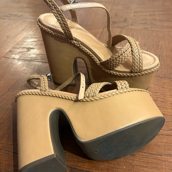 Schultz almost brand new platform shoes - Picture 2 of 4